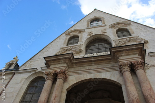 Dijon : facade principale (Renaissance) du palais de justice (ancien Parlement de Dijon) - de biais photo