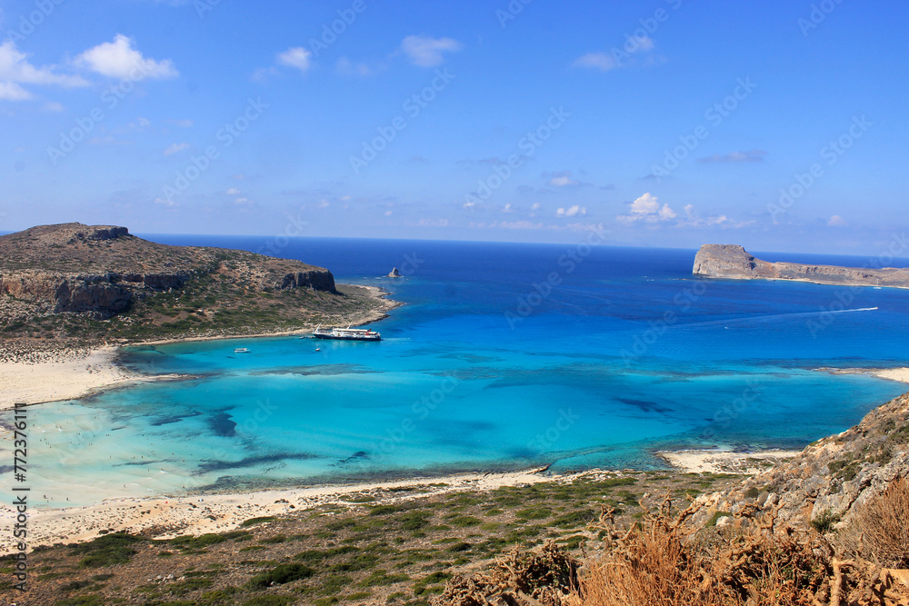 Fototapeta premium view of the coast of island
