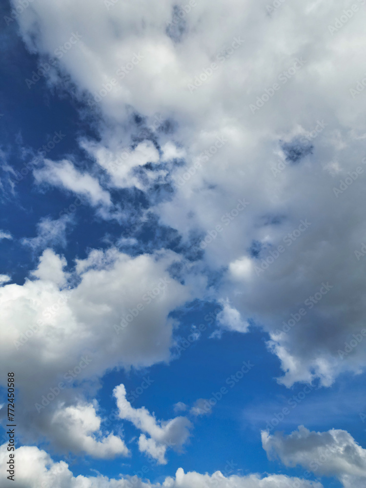Fototapeta premium Beautiful Sky with Dramatical Clouds over Birmingham City of England United Kingdom, March 30th, 2024