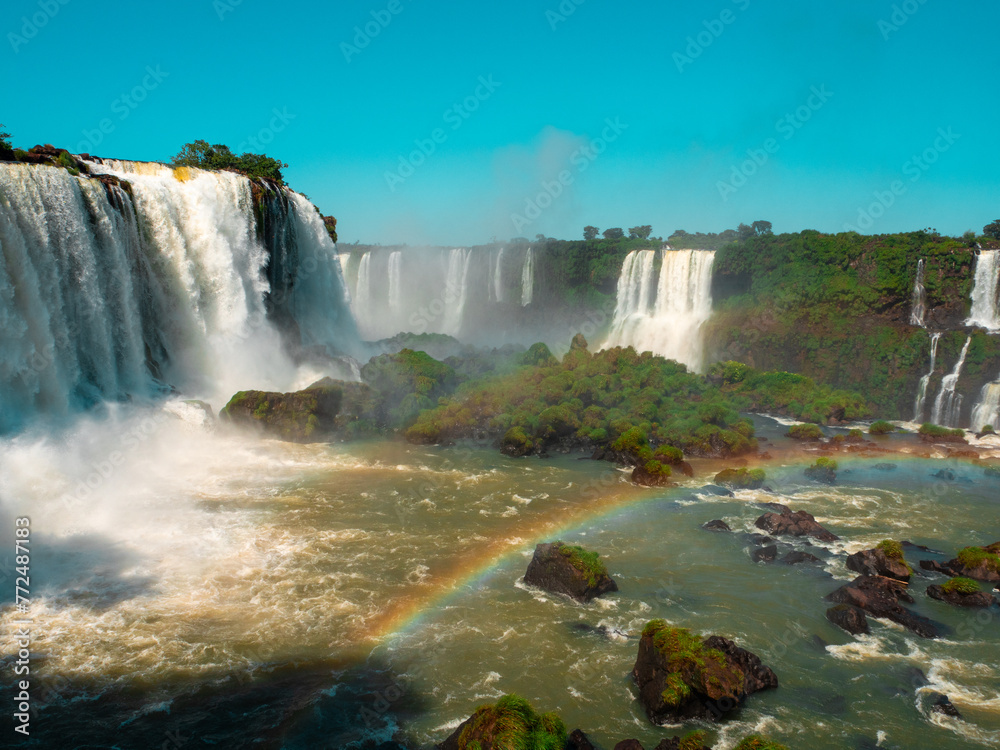 Cascada del Rio Iguazu. Emprende un viaje de asombro mientras contemplas el esplendor majestuoso de las Cataratas del Iguazú Cascada del Rio Iguazu. Emprende un viaje de asombro mientras contemplas el esplendor majestuoso de las Cataratas del Iguazú