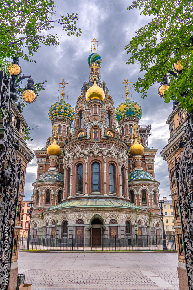 Die Auferstehungskirche, auch als Blutkirche, Erlöserkirche und Erlöser-Kirche auf dem Blut bekannt, ist eine im neorussischen Stil errichtete Memorialkirche in St. Petersburg Russland