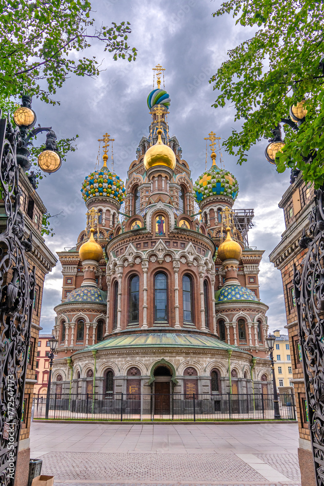 Fototapeta premium Die Auferstehungskirche, auch als Blutkirche, Erlöserkirche und Erlöser-Kirche auf dem Blut bekannt, ist eine im neorussischen Stil errichtete Memorialkirche in St. Petersburg Russland