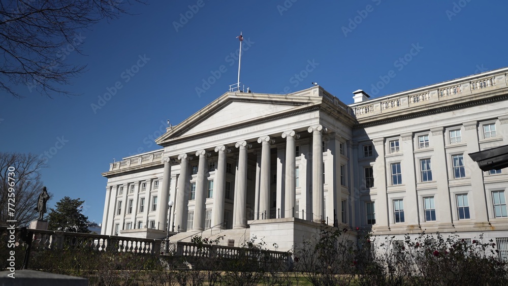 Obraz premium Front facade of the US Treasury Department in Washington, DC.