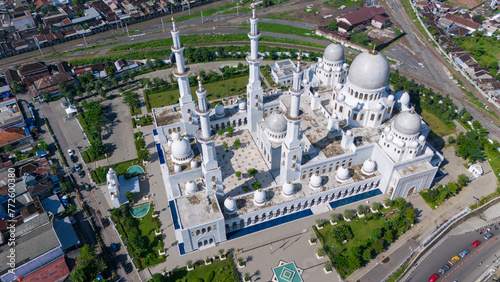 aerial view of the Sheikh Zayed Grand Mosque, Solo photo