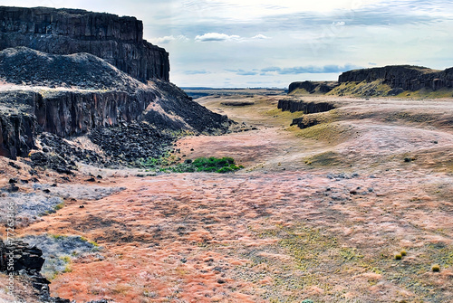 Cliffs of the Channelled Scablands photo