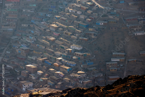 Foto Lima, the capital of Peru, has various neighborhoods and districts, and some of them have informal settlements commonly referred to as shanty towns or slums