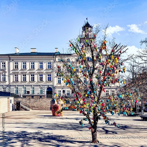 Obraz na płótnie Tree decorated with Easter eggs w salonie