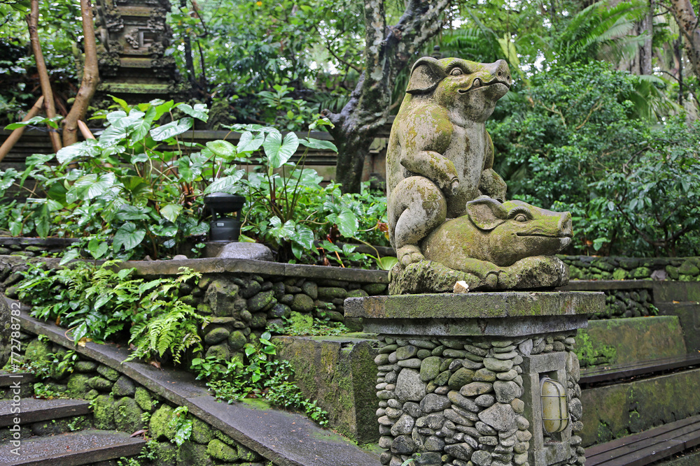 Obraz premium Pigs sculpture in Sacred Monkey Forest Sanctuary, Bali, Indonesia