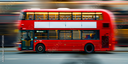 Ônibus de dois andares vermelho em meio à paisagem urbana photo