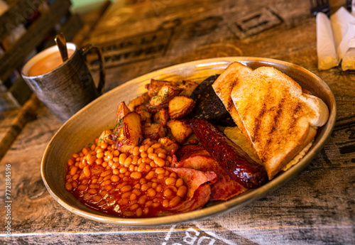 English Breakfast in Restaurant in East London (ID: 772884596)