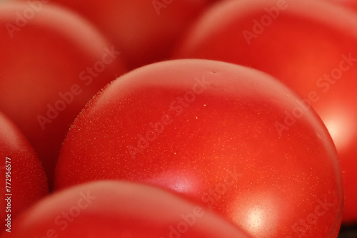 Tomate, Tomaten, Frucht, Nahrung, Essen, Rispe, rot, grün, Salat © Markus