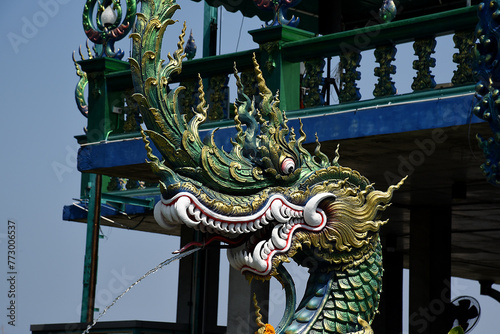 Tempel mit Buddhastatue in Chonburi Thailand
