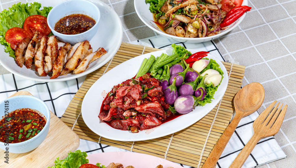 Spicy Minced Beef Salad with Green Vegetables and Chillies Spicy Minced Beef Salad with Green Vegetables and Chillies