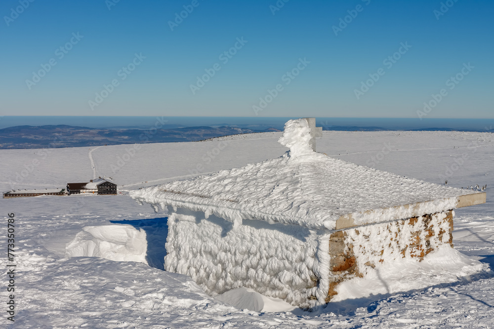 Φωτογραφία Stone chapel, memorial to the victims of the Giant Mountains,  Czech republic