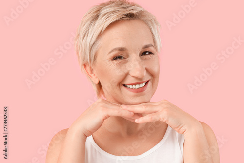 Mature woman with healthy s...