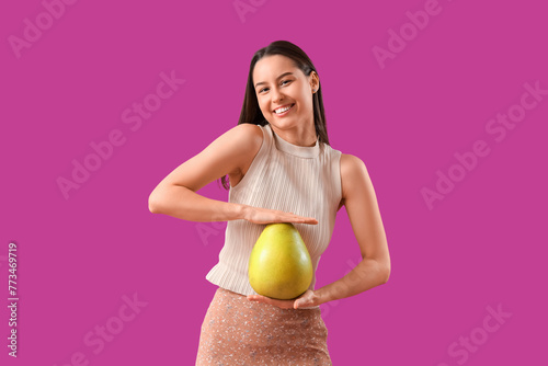 Smiling young woman with po...