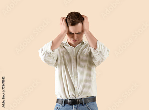 Young man suffering from he...