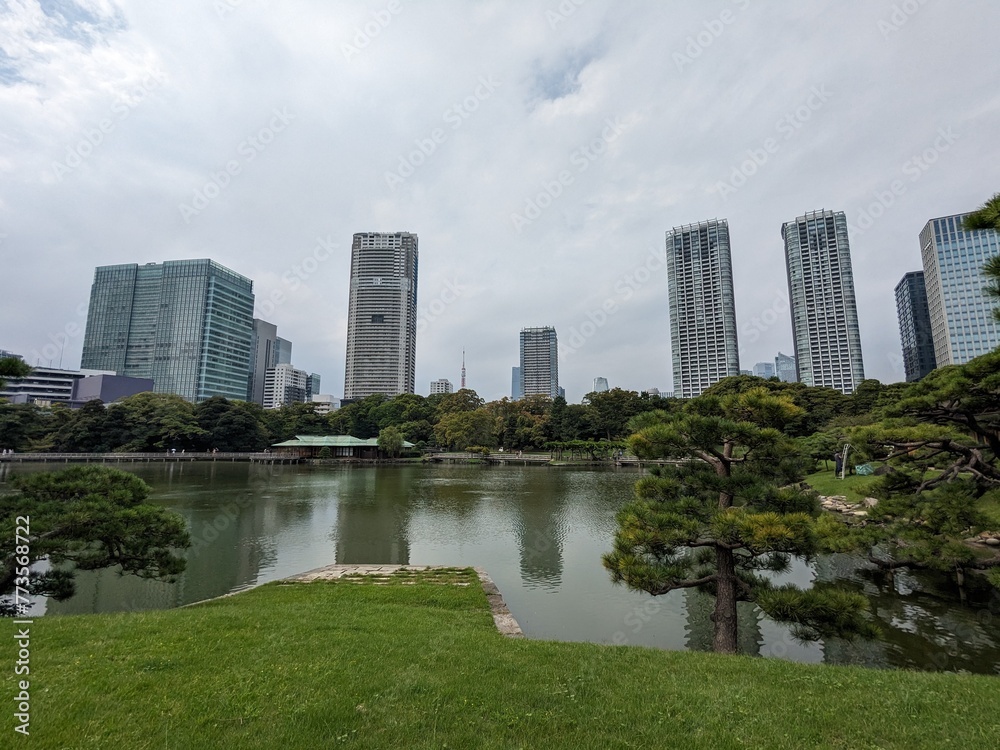 Fototapeta premium hama-rikyu gardens, these former imperial and shogunate gardens are a lesser-known oasis in the middle of the metropolis