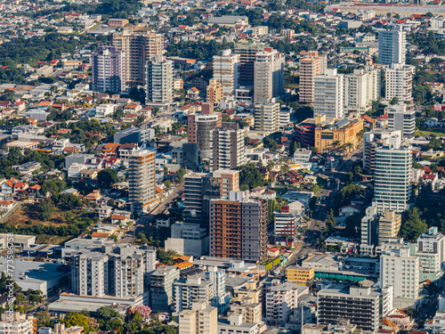 Imagem aérea da cidade de Bento Gonçalves, Rio Grande do Sul em 2024.  © Paulo