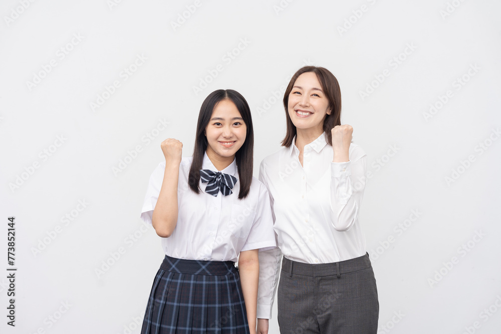 生徒と先生/ガッツポーズ/スタジオ撮影白背景	
