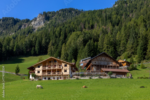 Gebäude in Pufels, Bulla, über St. Ulrich, Südtirol