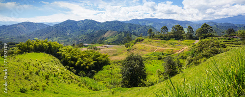 Green hills in Colombia © Galyna Andrushko