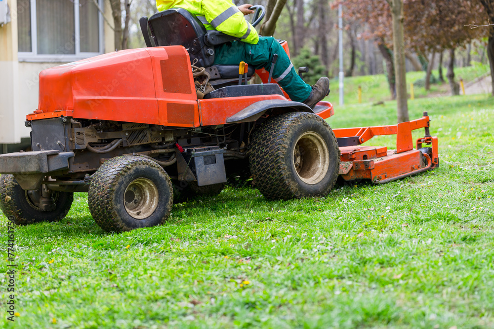 Lawn maintenance with a professional mower Lawn maintenance with a professional mower