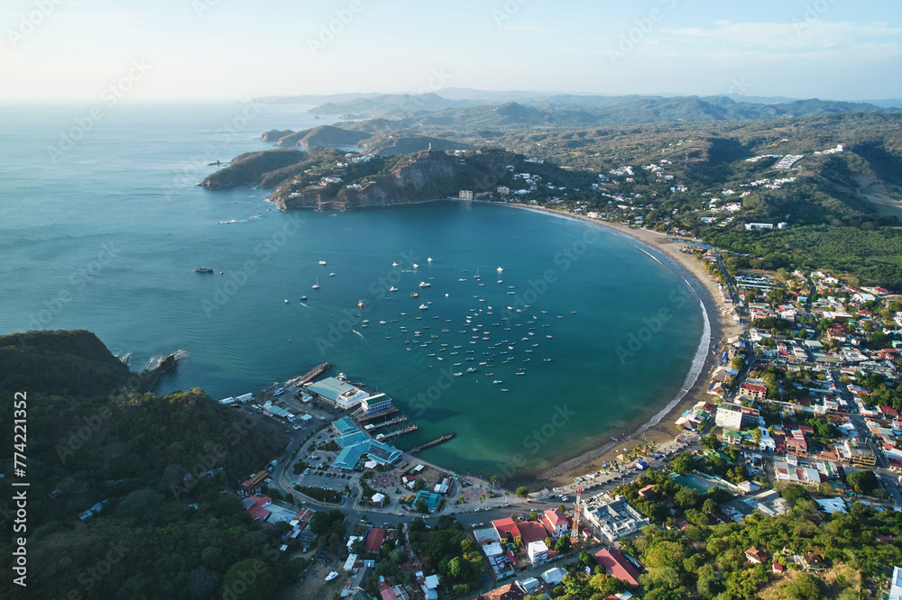Fototapeta premium Green sea bay in San Juan Del Sur