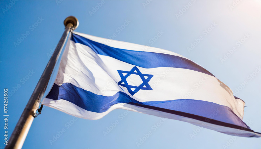 Fahne, die Nationalfahne von Israel flattert im Wind - obrazy, fototapety, plakaty 