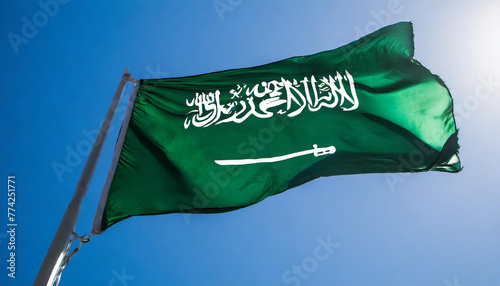 Fahne, die Nationalfahne von Saudi Arabien flattert im Wind