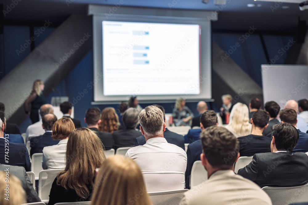 Obraz premium Round table discussion at business convention and Presentation. Audience at the conference hall. Business and entrepreneurship symposium.