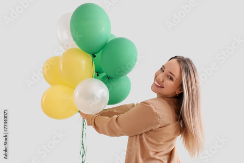 Young woman with balloons o...