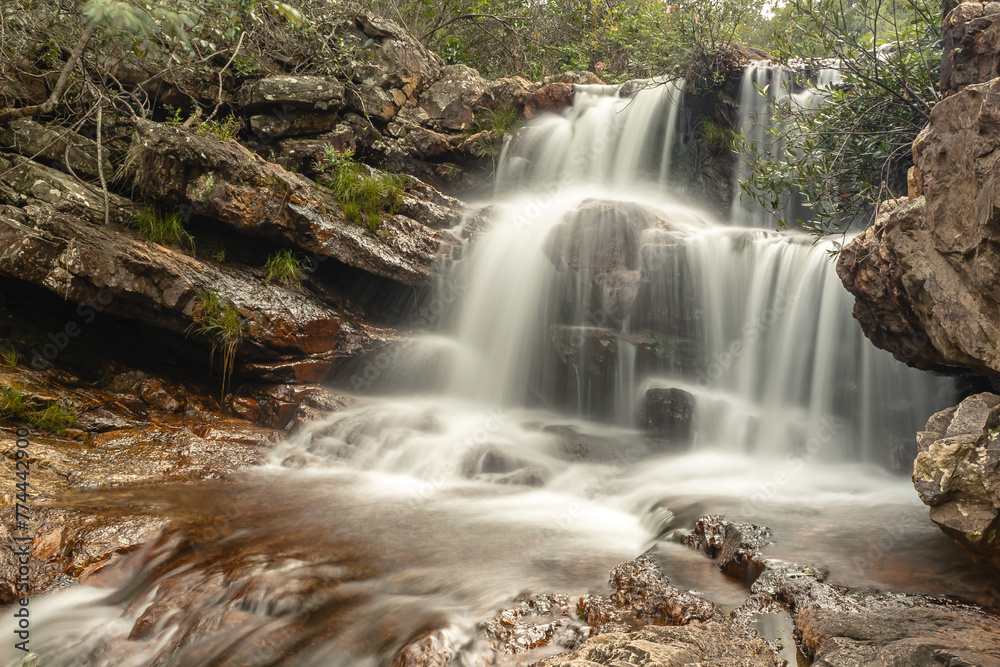Fototapeta premium Cachoeira no distrito de Conselheiro Mata, na cidade de Diamantina, Estado de Minas Gerais, Brasil
