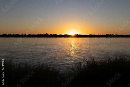 Nice sunset on the shores of the Rio Prana, Argentina © Vero Dibe