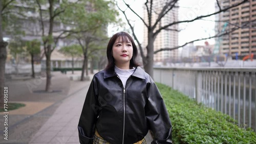 A Japanese woman in her 20s walking on the road around Gotanda Station, Shinagawa-ku, Tokyo in winter 冬の東京都品川区五反田の駅周辺の道を歩く２０代の日本人女性  photo