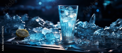 Glass filled with ice cubes and garnished with a fresh lemon slice, placed on a rectangular tray