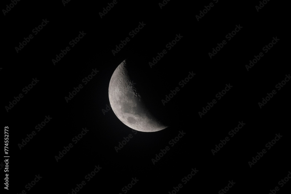 luna creciente en cielo nocturno luna creciente en cielo nocturno