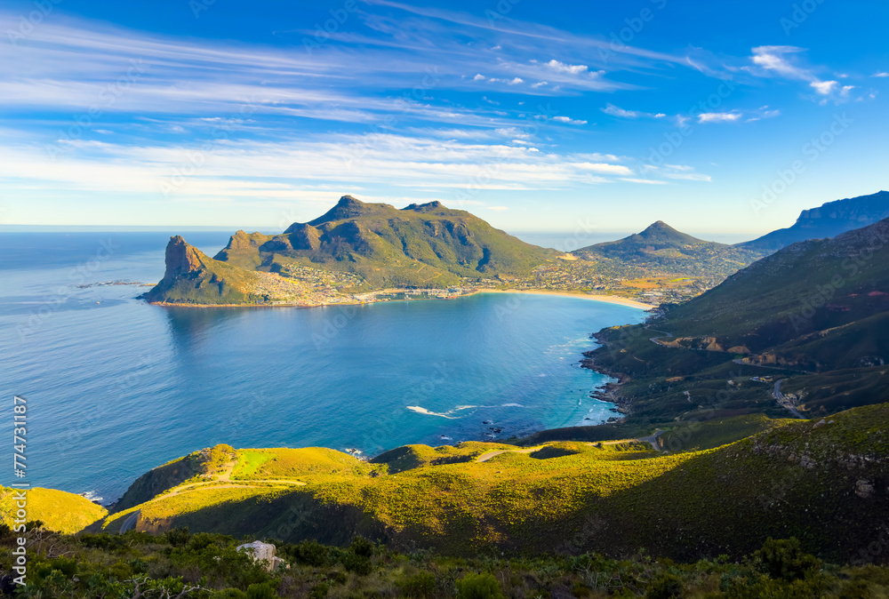 Obraz premium Hout Bay Coastal mountain landscape with fynbos flora in Cape Town.