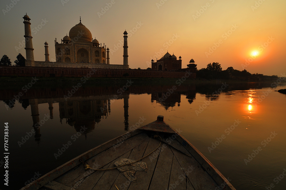 Naklejka premium Taj Mahal from Yamuna River, Agra, India