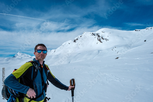 Sci alpinista sulle Alpi Svizzere. Viamala. Nufenen (GR)