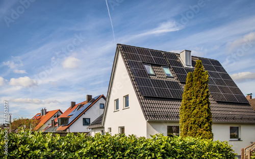 Wohnhäuser mit Solaranlagen