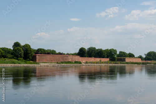 Blick von Küstrin-Kietz auf die Festung  und die Oder photo