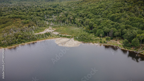 Desembocadura rio en lago