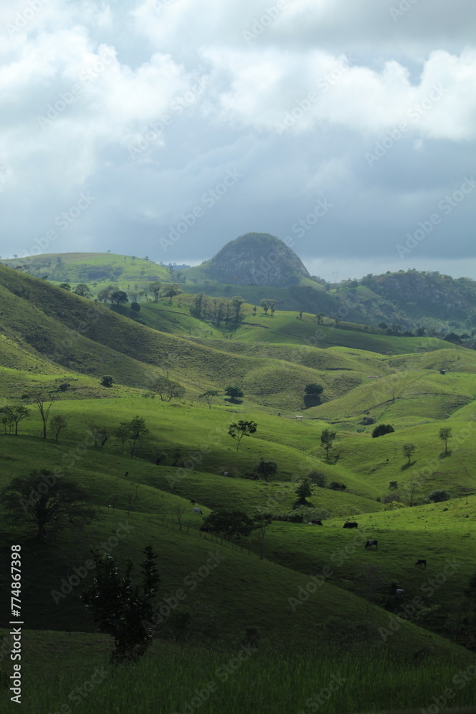 paisagens com montanhas verdejantes no interior de mar vermelho, alagoas, cidade conhecida como suiça alagoana