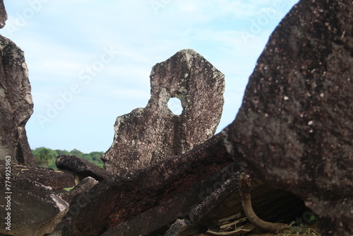 monolitos do sitio arqueológico do solstício, em calçoene, amapá - conhecido como stonehenge da amazônia 