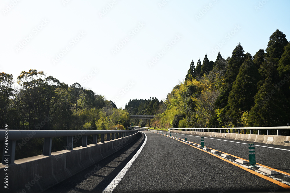 田舎の高速道路の風景