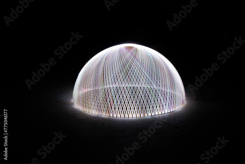 runde weiße Leuchtfigur - Dom - aus lightpainting entstanden
