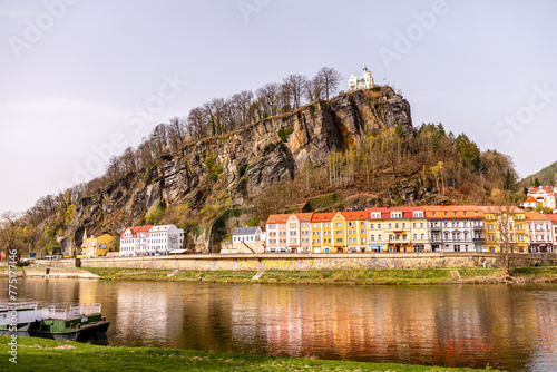 Wallpaper Mural Eine wunderschöne Fahrradtour entlang des Elbradweges von Ústí nad Labem nach Dresden durch die Sächsische & Böhmische Schweiz - Deutschland - Tschechien  Torontodigital.ca