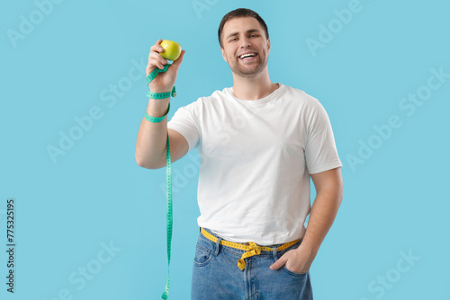 Young man with apple and ta...