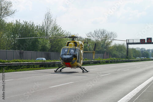 Rettungshubschrauber Christoph 6 ist auf der  Autobahn gelandet um bei einem Unfall Verletzte ins Krankenhaus zu fliegen. Autobahn gesperrt. photo